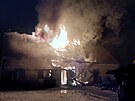 V noci z ter na stedu zasahovali hasii u poru statku v obci Zelen, kter...