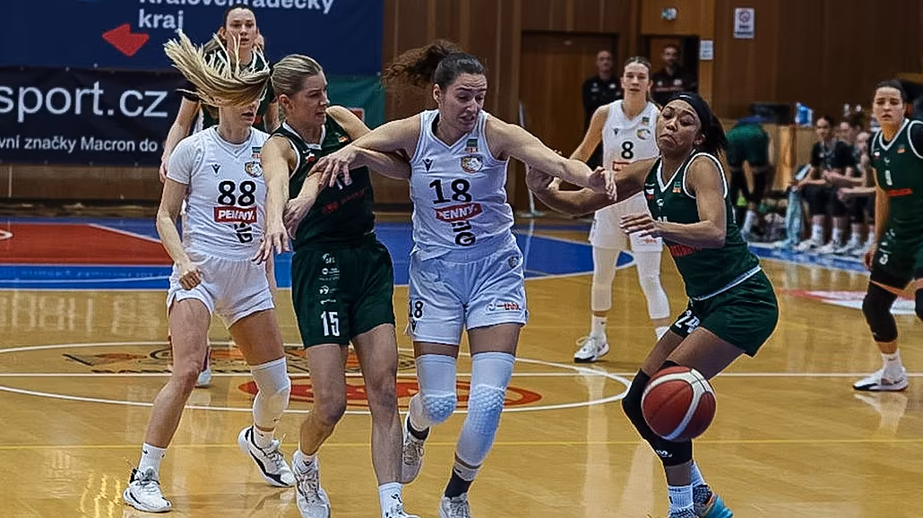 Hradecká basketbalistka Eli�ka Hálová