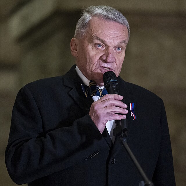 Prask primtor Bohuslav Svoboda na pietnm aktu k uctn pamtky Jana Palacha u budovy Filozofick fakulty Univerzity Karlovy (16. ledna 2025)
