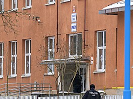 Dva mrtvé a n�kolik ran�ných si vy�ádal útok no�em na gymnáziu ve slovenské...