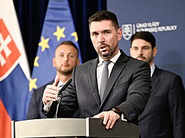 Slovenský ministr zem�d�lství Richard Taká� b�hem tiskové konference po...