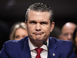 Kandidát na ministra obrany USA Pete Hegseth elil v Senátu palb kritiky,...