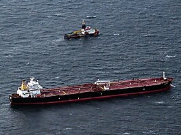 Ruský tanker, který se v Baltském mo�i ocitl bez kontroly se skoro sto tisíci...