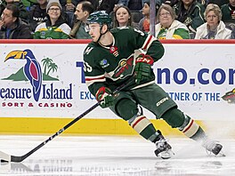 �eský obránce David Ji�í�ek nastoupil poprvé v dresu Minnesoty.