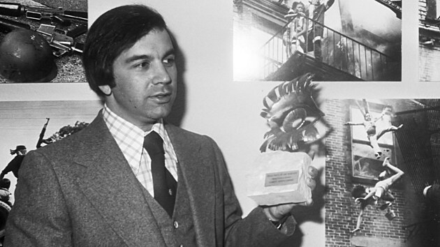 Stanley Forman v dubnu 1976 za sv� fotky tragick�ho po��ru v Bostonu obdr�el prvn� cenu World Press Photo.