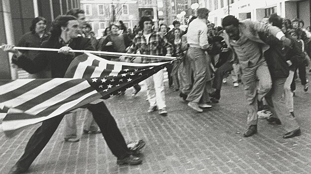 Stanley Forman: The Soiling of Old Glory (1976)