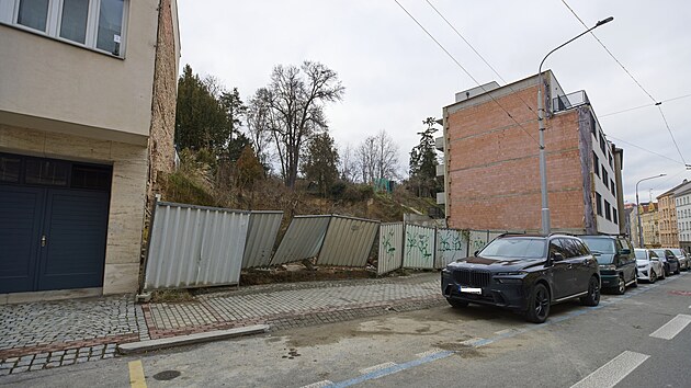 Zmr novostavby msto zbouran vily v ulici Hlinky je aktuln v povolovacm procesu na centrlnm stavebnm adu. (prosinec 2024) 