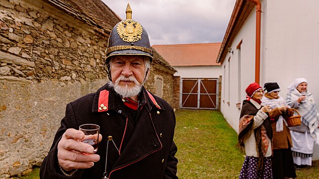 Popicemi na jinm pedmst Znojma prola Hotsk koleda. Soust proces byli krom hota neboli strc vinic tak ti krlov, muzikanti a venkovt strcov a tety v nleitch kostmech. (11. ledna 2025)