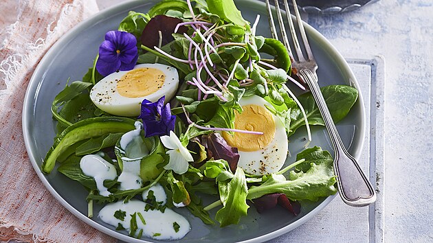 Jarní salát s vejci