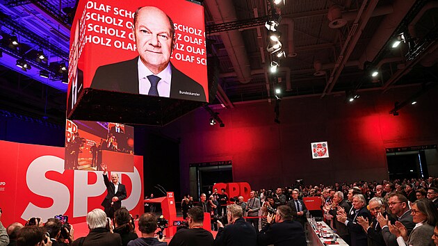 N�meck� soci�ln� demokracie (SPD) na sjezdu v Berl�n� zvolila Olafa Scholze sv�m kandid�tem na kancl��e. (11. ledna 2025)