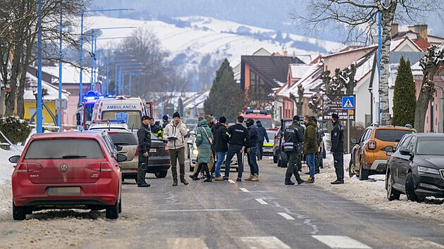 Dva mrtv� a n�kolik ran�n�ch si vy��dal �tok no�em na gymn�ziu ve slovensk� Spi�sk� Star� Vsi. (16. ledna 2025)