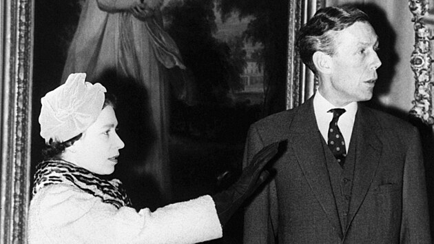 Kr�lovsk� historik um�n� Anthony Blunt s kr�lovnou Al�b�tou II. (1970)