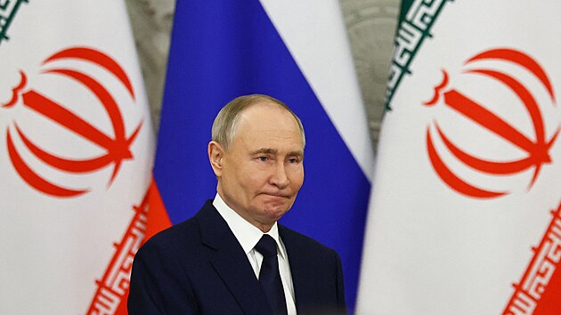 Rusk� prezident Vladimir Putin a jeho �r�nsk� prot�j�ek Mas�d Peze�kj�n v Kremlu podepsali novou dohodu o strategick�m partnerstv�. (17. ledna 2025)