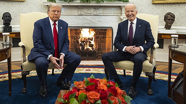 Prezident Joe Biden se setk�v� s nov� zvolen�m prezidentem Donaldem Trumpem v Ov�ln� pracovn� B�l�ho domu. (13. listopadu 2024)