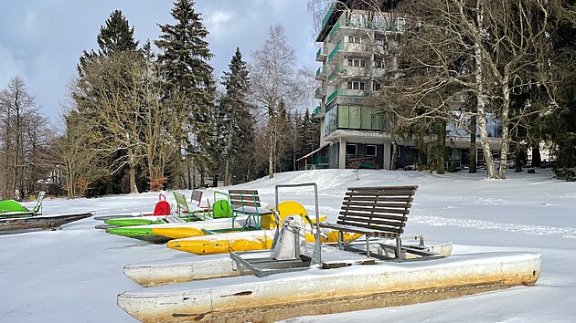 Hotel Medlov u stejnojmenn�ho rybn�ka. Byl dostav�n jako odbor��sk� zotavovna v...