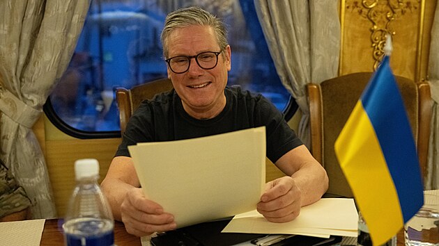 Do Kyjeva ve �tvrtek na p�edem neohl�enou n�v�t�vu p�ijel britsk� premi�r Keir Starmer. (16. ledna 2025)