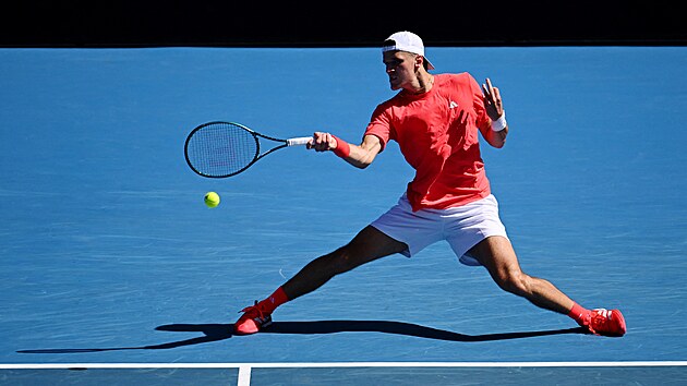 Jakub Menk kloue za mkem ve tetm kole Australian Open.
