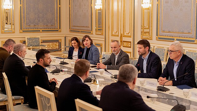 Ukrajinsk� prezident Volodymyr Zelenskyj v Kyjev� p�ijal slovenskou opozi�n� delegaci. Tu vedl p�edseda Progresivn�ho Slovenska Michal �ime�ka. (17. ledna 2025)
