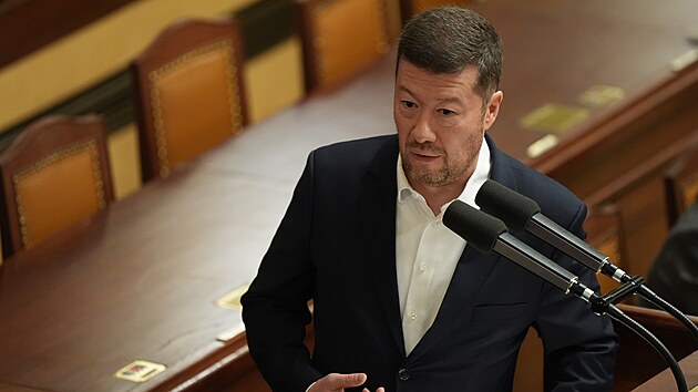 Předseda SPD Tomio Okamura při jednání o zvýšení platů politiků a soudců ve Sněmovně (17. ledna 2025)