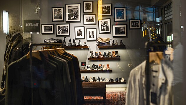 V Las Vegas Premium Outlets North si p�ijdou na sv� panov�, kter� l�k� nakupov�n�.