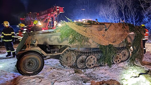 Havarovan historick vozidlo vyprostili hasii. (19. ledna 2025)