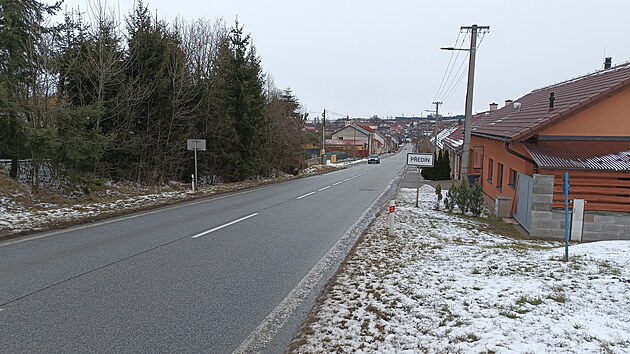 Silnici I/23 mezi kiovatkou Kasrna a Pednem ek oprava. I po n vak zstane nepjemn klikat a zk, s jejm rozenm se nepot.