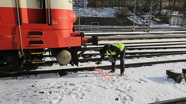 Na n�dra�� v Jihlav� vjel posunovan� osobn� vlak do j�zdn� dr�hy rychl�ku. Ob� soupravy v�as zastavily, ke sr�ce chyb�ly des�tky metr�.