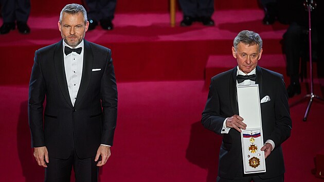 Slovensk� prezident Peter Pellegrini ud�lil ��d �udov�ta �t�ra II. t��dy ekonomovi Jurajovi Sipkovi. (11. ledna 2025)