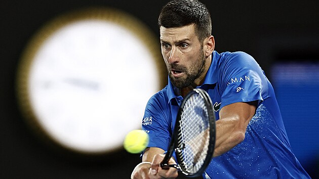 Novak Djokovi� se soust�ed� na �der v osmifin�le Australian Open.