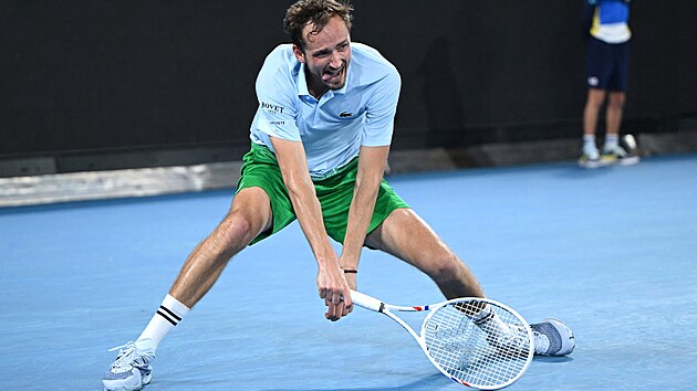 Daniil Medved�v ve druh�m kole Australian Open doch�zely s�ly.