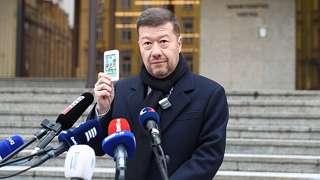 P�edseda SPD Tomio Okamura obvi�uje ze snahy policie ho trestn� st�hat za lo�skou kampa� s �chirurgem z dovozu� ministra vnitra V�ta Raku�ana a b�val�ho poslance TOP 09 Ji��ho Posp�ila, kter� podal trestn� ozn�men�. (14. ledna 2025)