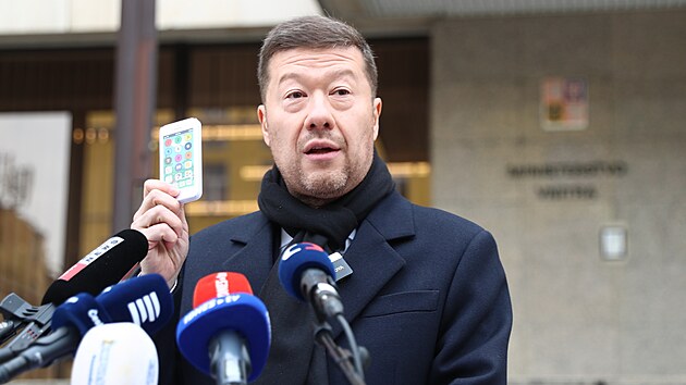 P�edseda SPD Tomio Okamura obvi�uje ze snahy policie ho trestn� st�hat za lo�skou kampa� s �chirurgem z dovozu� ministra vnitra V�ta Raku�ana a b�val�ho poslance TOP 09 Ji��ho Posp�ila, kter� podal trestn� ozn�men�. (14. ledna 2025)