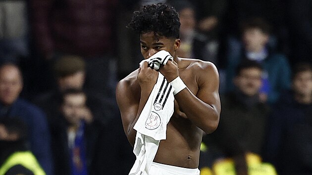 �to�n�k Realu Madrid Endrick slav� se svle�en�m dresem g�l do s�t� Celty Vigo.