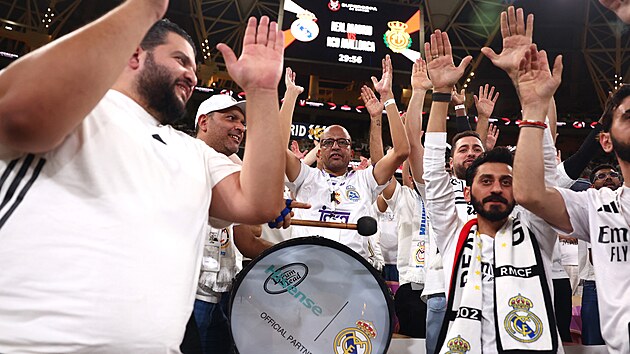 Fanou�ci Realu Madrid na stadionu v saúdskoarabské D�idd�