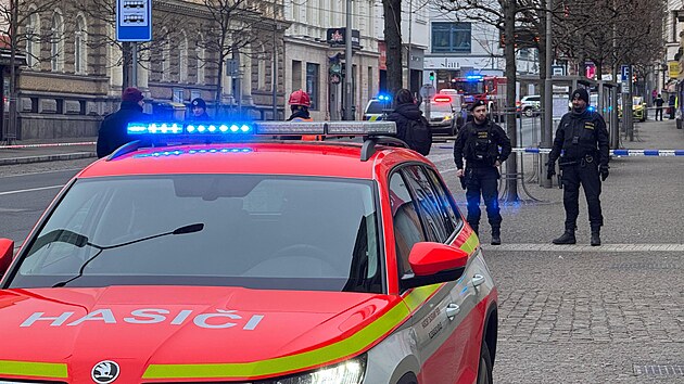 Anonym nahl�sil bombu v objektu na Americk� t��d� v Plzni, kde s�dl� okresn� spr�va soci�ln�ho  zabezpe�en�. (16. ledna 2025)