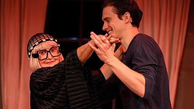 Eva Holubov� a Mat�j Papr�iak v p�edstaven� Podzimn� expres