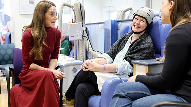 Princezna Kate s pacienty lond�nsk� nemocnice The Royal Marsden, kde se sama l��ila s rakovinou. (14. ledna 2025)
