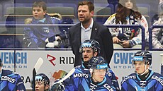 Trenér Václav Vara�a na vítkovické st�ída�ce.