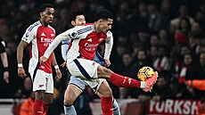 Mí� má na kopa�ce William Saliba z Arsenalu.