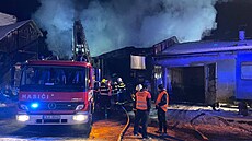Po�ár o rozsahu 15 na 15 metr� se sedmi jednotkám poda�ilo zlikvidovat tém�� po...
