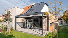 Architekti p�iznali zrekonstruovanou �ást i d�ev�nou p�ístavbu. Okna od firmy...