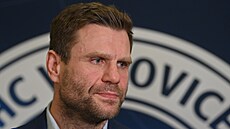 Novým trenérem a sportovním mana�erem hokejových Vítkovic se stal Václav Vara�a.