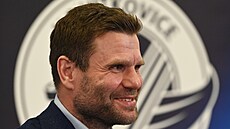 Novým trenérem a sportovním mana�erem hokejových Vítkovic se stal Václav Vara�a.