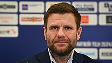 Novým trenérem a sportovním mana�erem hokejových Vítkovic se stal Václav Vara�a.