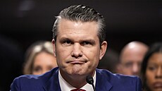 Kandidát na ministra obrany USA Pete Hegseth elil v Senátu palb kritiky,...