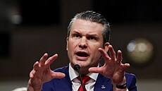 Kandidát na ministra obrany USA Pete Hegseth �elil v Senátu palb� kritiky,...