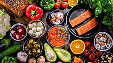 Cesta ke �tíhlej�ím a pevn�j�ím stehn�m vy�aduje �as a trp�livost. S tím správným tréninkem a vyvá�eným jídelní�kem v�ak výsledky na sebe nenechají dlouho �ekat.