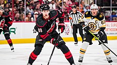 �eský úto�ník Martin Ne�as (88) z Caroliny manipuluje s kotou�em, jeho um�ní...