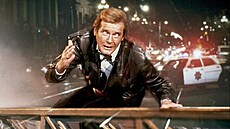 Roger Moore v bondovce Vyhlídka na vradu