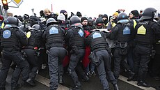 N�kolik tisíc demonstrant� se sjelo do m�sta Riesa, do kterého pravicová strana...